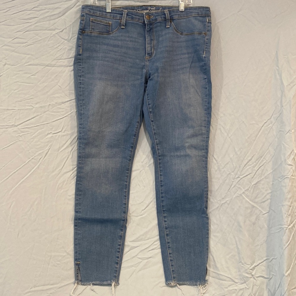 Universal Thread Jeans
